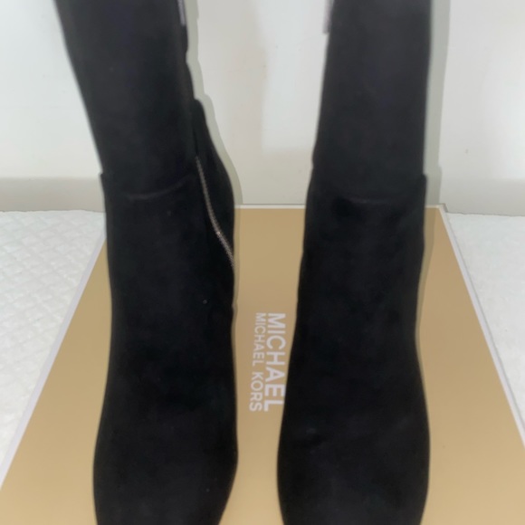 Michael- Michael Kors, Black Suede booties with silver chain on heel size 9 1/2 - Picture 6 of 12